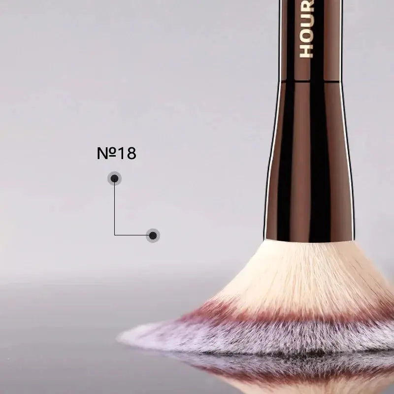 Hourglass Veil Powder Brush No 18 Soft Fiber-1